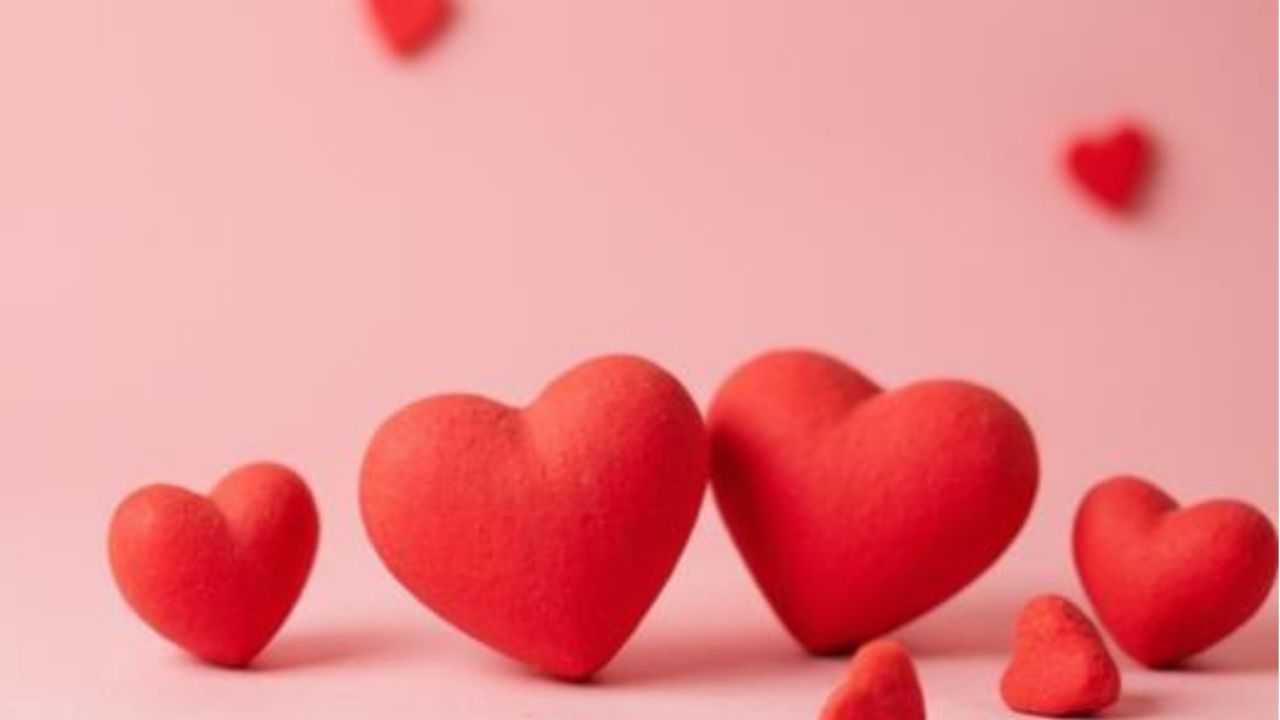 Amor é quando o coração sorri sem motivo